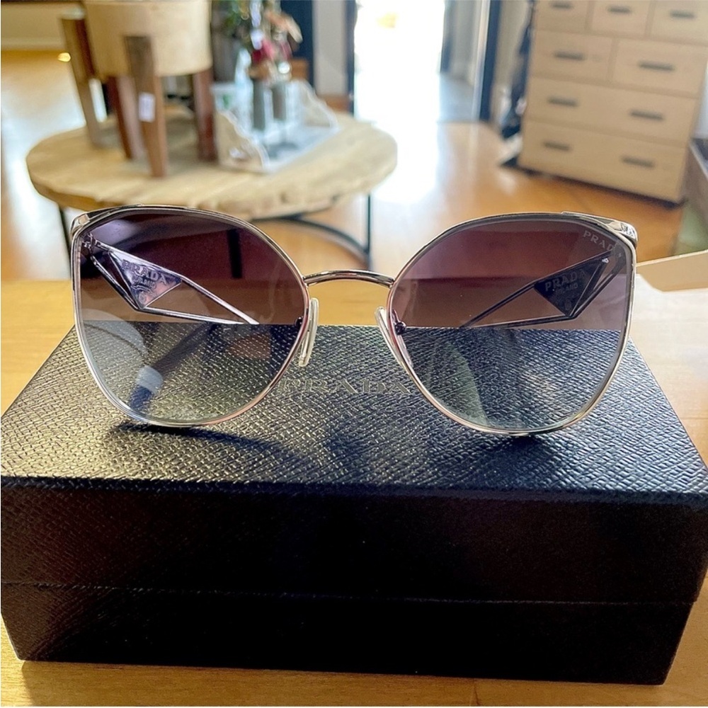 NWOT Prada – Cat Eye Sunglasses Triangle Logo – Silver Purple Gradient – Sz OS - Picture 6 of 13